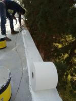 אבישי והצוות מחברת "מבראשית איטום בניה ושיקום" מבצעים איטום גג כולל סיוד